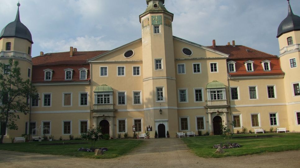 In Ottendorf-Okrilla hat man große Pläne mit dem Hermsdorfer Schloss. In den historischen Räumlichkeiten sollen auch gastronomische Einrichtungen - gedacht ist an ein Schlosscafé und -restaurant - etabliert werden. Um künftig mehr Besucher anzulocken.