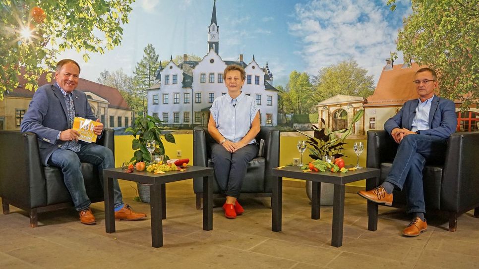 Moderator Matthias Wagner mit Heike Thomas und Jörg Schneider (v.l.n.r.) bei der TV-Aufzeichnung auf Schloss Burgk. Foto: Stadt Freital