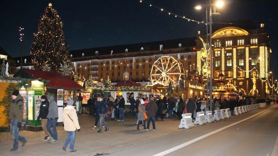 Der Striezelmarkt ist mit 30 Betonblöcken umzäumt