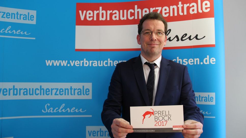 Andreas Eichhorst, Chef der Verbraucherzentrale Sachsen, ruft die Bürgerinnen und Bürger auf, an der Abstimmung für den Negativpreis „Prellbock“ teilzunehmen. Vom  1. Februar bis 15. November sucht die Verbraucherzentrale wieder besonders dreiste Firmen. Foto: Schramm