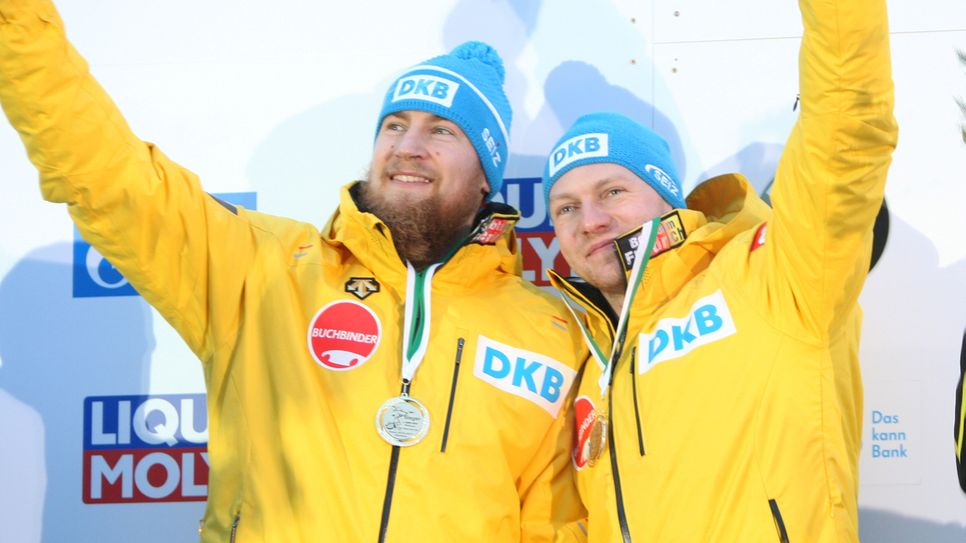 Francesco Friedrich und sein Anschieber Martin Grothkopp jubeln. Foto: Förster