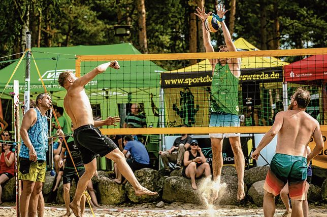 60 Mannschaften kämpfen am 27. und 28. Juli beim 31. VBH-Silbersee-Beach-Volleyball-Turnier im Lohsaer Ortsteil Friedersdorf um den Sieg.