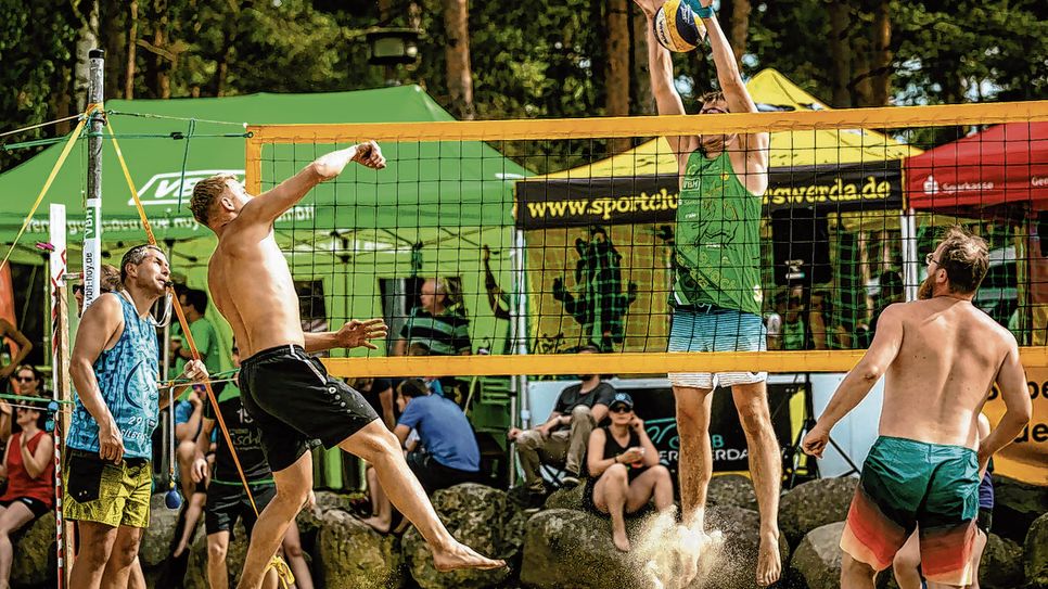 60 Mannschaften kämpfen am 27. und 28. Juli beim 31. VBH-Silbersee-Beach-Volleyball-Turnier im Lohsaer Ortsteil Friedersdorf um den Sieg.