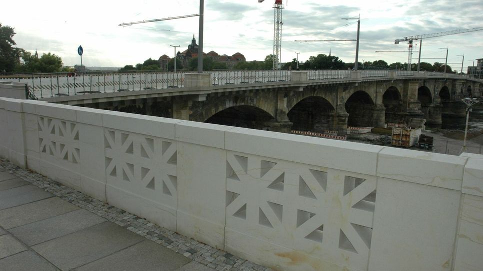 Auch die Betonelemente an den Brückenköpfen sind erneuert.