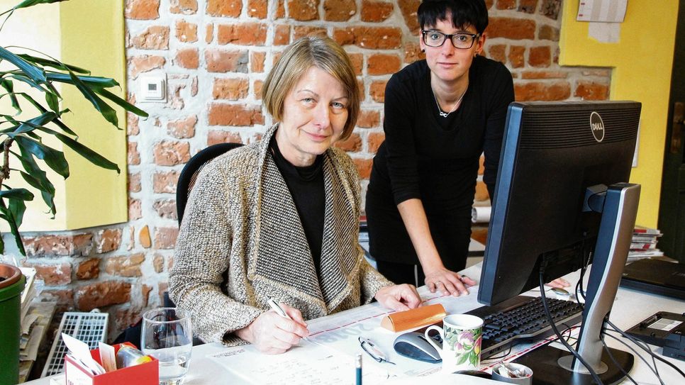 Die Spezialistinnen des Mietervereins Rechtsanwältin Irene Seifert (l.) und Betriebskostenabrechnungsfachfrau Yvonne Scharmacher  kümmerten sich um alle Anfragen beim Mieterforum des WochenKurier. Fotos: Farrar