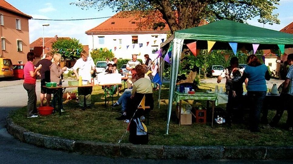 Die Löbauer Hausgemeinschaft feiert auch mal ein Straßenfest. Foto: privat