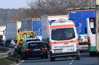 Proteststau mit Rettungsgasse - hat geklappt.