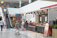 Funktionstüchtig , aber noch im Provisorium: In den nächsten Monaten wird sich der Gastro-Bereich in der Elbgalerie neu präsentieren.