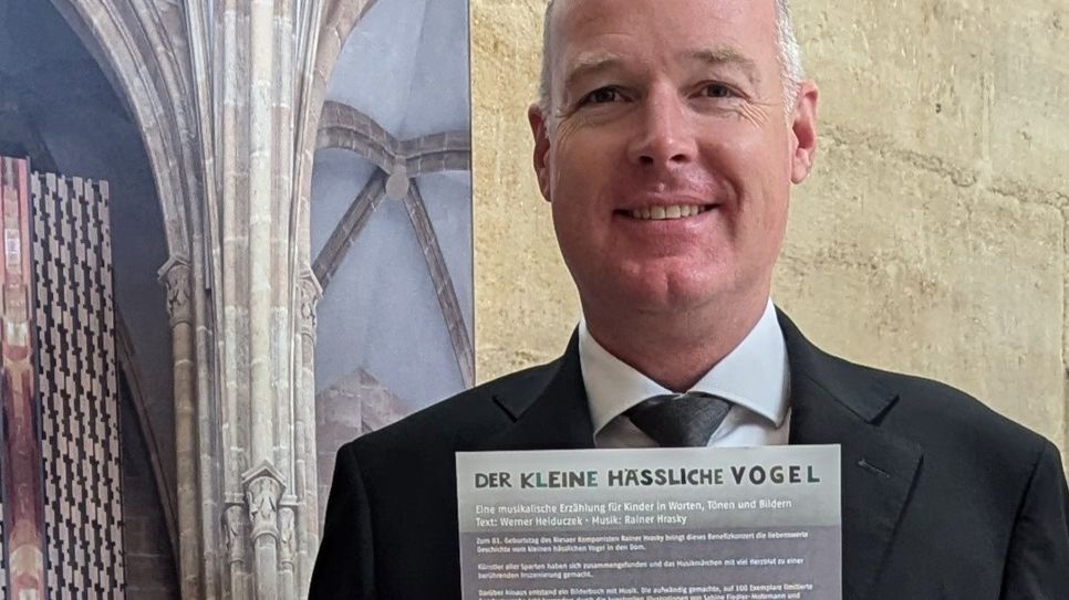 Domkantor Thorsten Göbel lädt zum Benefiz-Familienkonzert für die neue DomOrgel in Meißen ein. Zu erleben ist das Stück: "Der kleine hässliche Vogel" anlässlich des 81. Geburtstag des Riesaer Komponisten Rainer Hrasky.