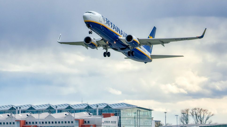 Am 10. April startet eine Maschine der Fluggesellschaft Ryanair von Dresden nach Mallorca. Foto: Ronald Bonss