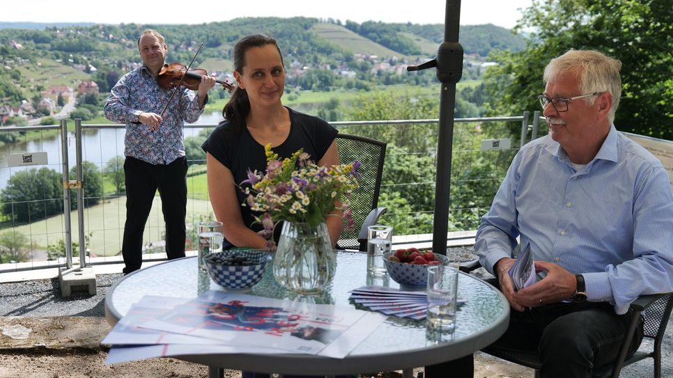 Gemeinsam mit Denkmalschützer Dr. Reinhard Plüschke und Violinist Florian Mayer stellte Kulturreferentin Sara Engelmann das Programm vor.