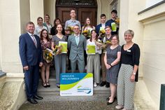 Elf junge Frauen und Männer starten in der Verwaltung des Landkreises Oberspreewald-Lausitz am 1. September in ihre Ausbildung sowie in ein Studium.