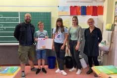 Ausgezeichnet wurde unter anderem die Grundschule »Paul Noack« in Schipkau. Hier nahmen die beiden Klassensprecher der Klasse 5 und die Schulsozialarbeiterin, die das Projekt mit der Klasse durchgeführt hat, die Auszeichnung entgegen.