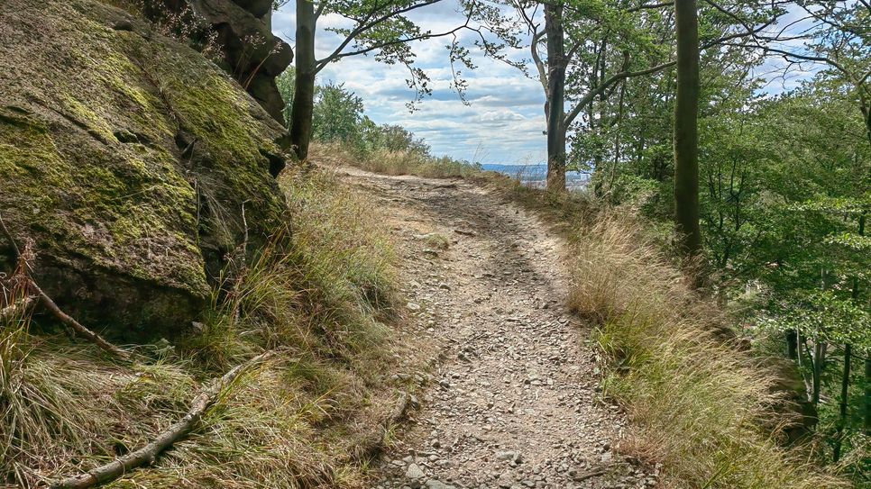 Die Rad- und Wanderwege sind in teils abenteuerlichem Zustand und als offizielle Abfahrten bzw. Aufstiege so kaum geeignet.