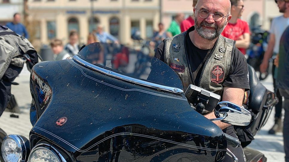Biker-Seelsorger Roberto Jahn ist von Mai bis Oktober im Dienst des Herrn unterwegs.
