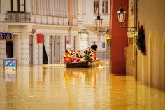 Die sonst so idyllisch und friedliche Elbe ist in den vergangenen 15 Jahren bereits mehrfach als echte Bedrohung in die Stadt eingedrungen. Die Erinnerungen sorgen heute noch für Gänsehaut...  Finanzielle Unterstützung für starke Pumpen hat der Freistaat jetzt abgelehnt. Foto: Pixelwunder/ Schramm