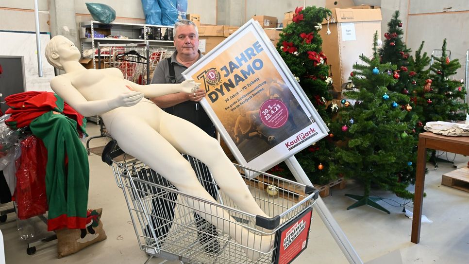 Haustechniker Dirk Deliga gewährt einen Blick ins Lager des Kaufparks.  Foto: Männel