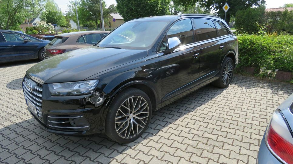 Ein sichergestellter Audi SQ7. Foto: Polizei