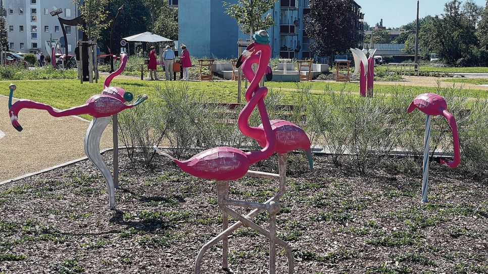 Auch ein Gruppe Flamingos und eine »Flüsterbrücke« haben ihren Platz gefunden.