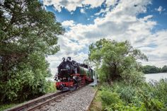 Die Lößnitzgrundbahn unterwegs nach Radeburg.