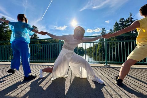 Sanzebergbrücke Cottbus-Sandow: »ÜberBrücken« ließ Tänzer, Bauwerk, Fluss und Publikum miteinander verschmelzen. Ein einmaliges, so nicht wiederholbares Erlebnis.