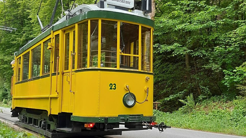 Der Görlitzer Triebwagen 23 ist zum Jubiläum zu Gast im Kirnitzschtal.