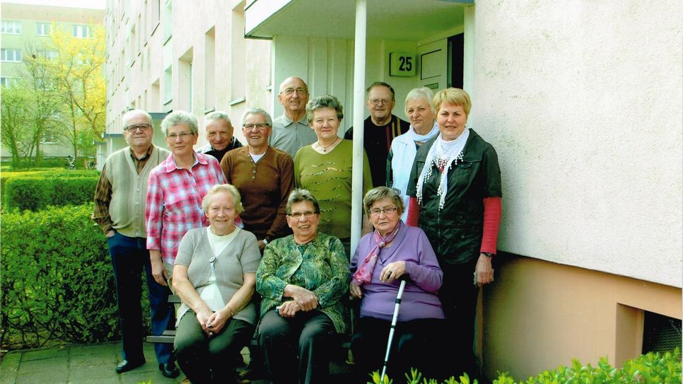 Die Hausgemeinschaft von der E.-Weinert-Str. 25. Foto: privat