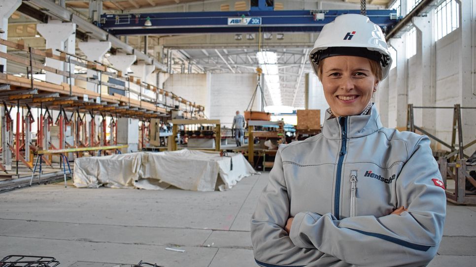Claudia Miersch ist Mitglied in der Forschungs- und Entwicklungsabteilung von Hentschke Bau. Sie beschäftigt sich derzeit mit Naturfasern als Baustoff.