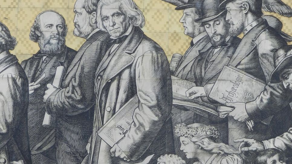 Ludwig Richter schaut den Betrachter des Fürstenzuges an.