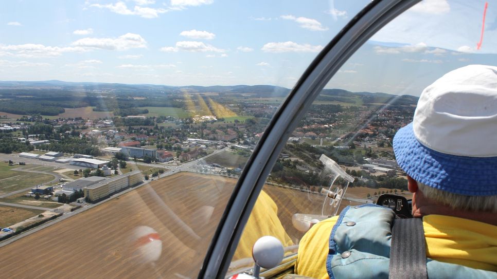 Mit Fluglehrer Lutz Kern über Kamenz.