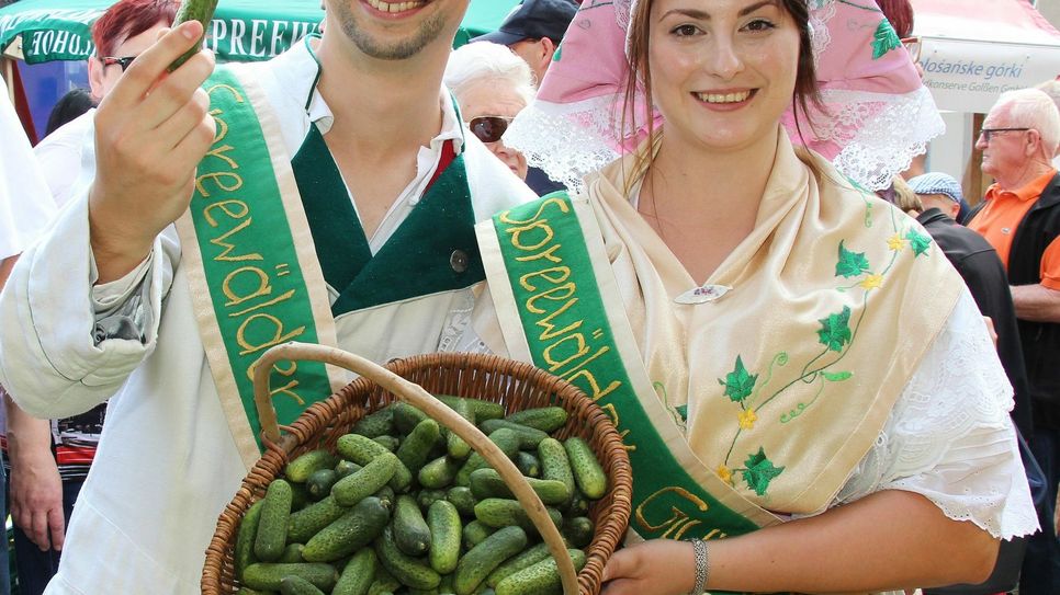 Diana Schumann und Florian Scheibe sind das aktuelle Spreewälder Gurkenkönigspaar. Foto: Archiv/sts