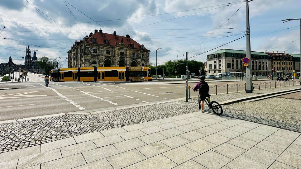 Zwischen Carolaplatz und Palaisplatz schlägt die Verwaltung die Gestaltung als Boulevard vor. Autos bekommen nur noch eine Spur.