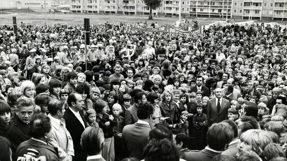 Rund Tausend Besucher waren bei der Eröffnung der Volksschwimmhalle dabei. Foto: AG Zeitgeschichte Lübbenau