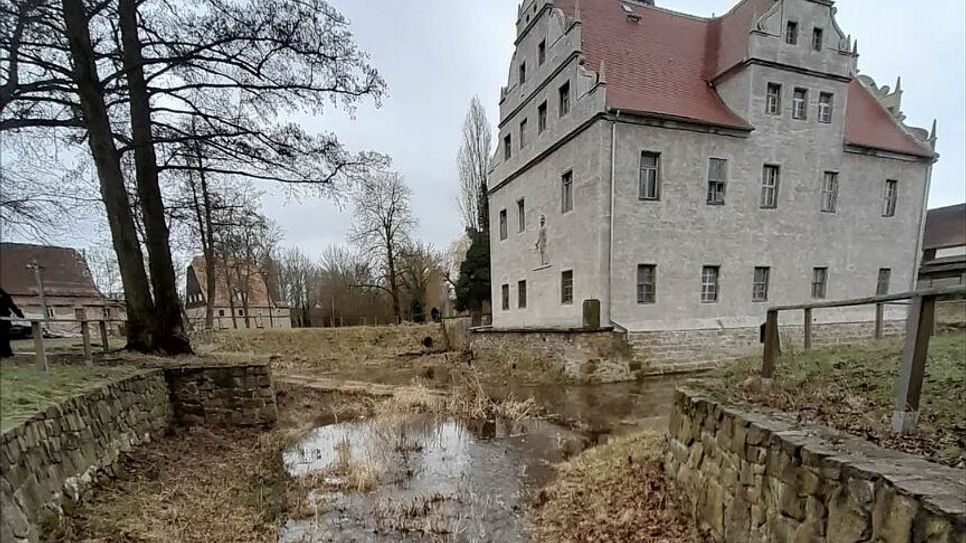 Das Wasserschloss Oberau bekommt sein Wasser zurück.