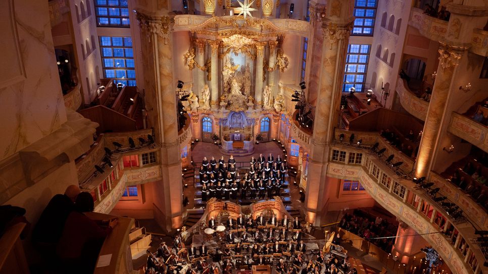 In der Frauenkirche wird die Adventszeit eingeleitet.