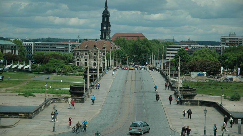 Blick vom Georgentor auf die Augustusbrücke. Foto: Pönisch