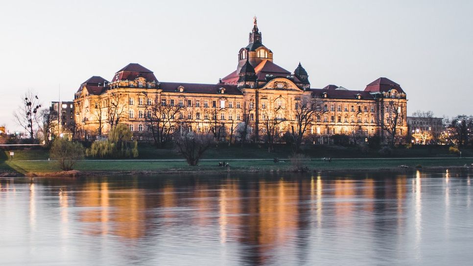 Besucher können in der Sächsischen Staatskanzlei an Führungen teilnehmen.