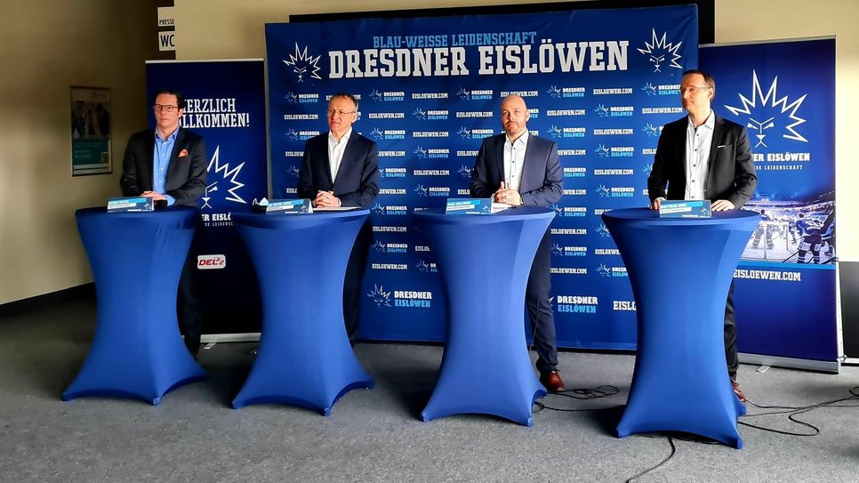 v.li. Bernd Nickel (Präsident Eissportclub Dresden e.V.), Dr. Peter Lames (Sportbürgermeister Landeshauptstadt Dresden), Maik Walsdorf (Geschäftsführer Dresdner Eislöwen) und Matthias Roos (Sportdirektor Dresdner Eislöwen)