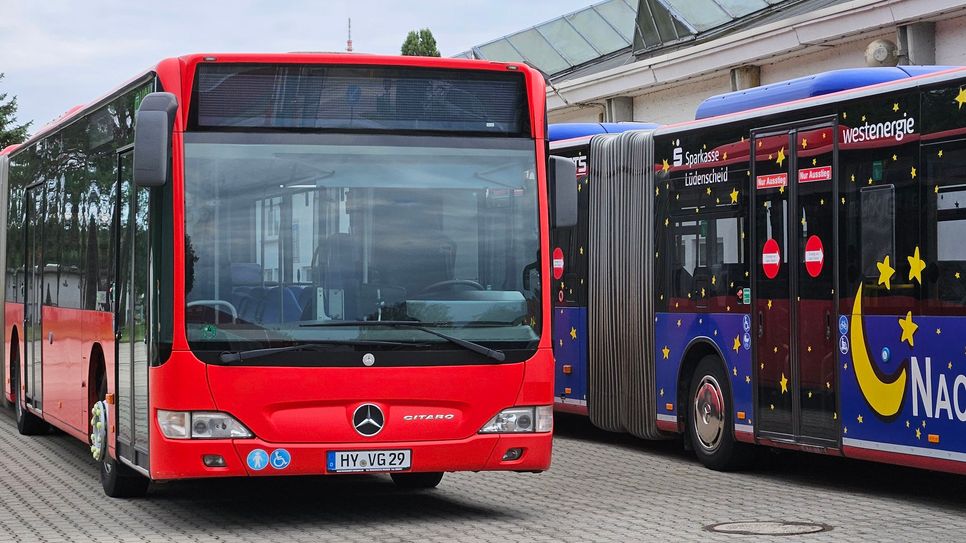 Zwei »neue« Busse auf dem Betriebshof der VGH.