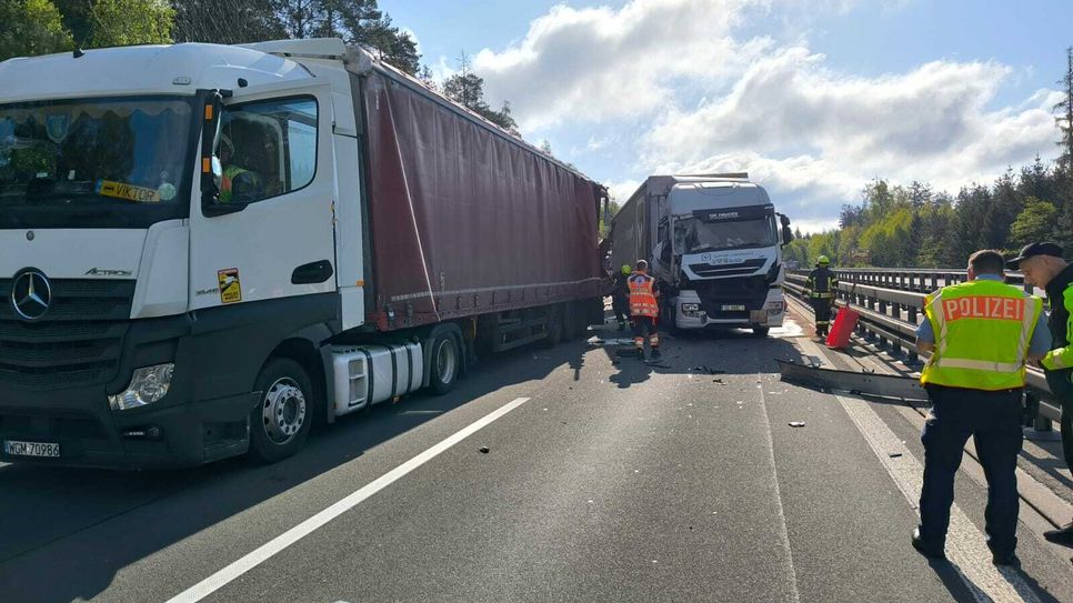 Heute morgen kollidierten zwei LKWs auf der A4 miteinander.