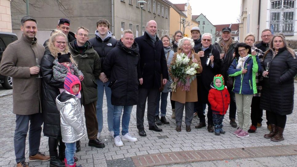 Eiserne Hochzeit im Kreise der Familie und Bürgermeister Mirko Buhr.