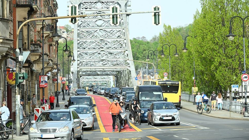 Es ist das Gesprächsthema in Dresden: der Verkehrsversuch am Blauen Wunder. Doch zu versuchen gab es hier nichts, die Enge bleibt alternativlos und hinterlässt die alten grundsätzlichen Fragen.