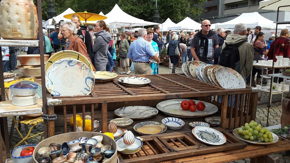 Der Keramikmarkt am Goldenen Reiter öffnet wieder.