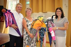 Einer der Zuckertütenbäume stand am Samstag auch in der Berggrundschule Doberlug-Kirhhain. Für BM-Vize Fred Richter, Klassenleiterin Elke Eichstädt und Schulleiterin Heike Weißenborn (v.l.) einer von vielen Höhepunkten im Schuljahr.