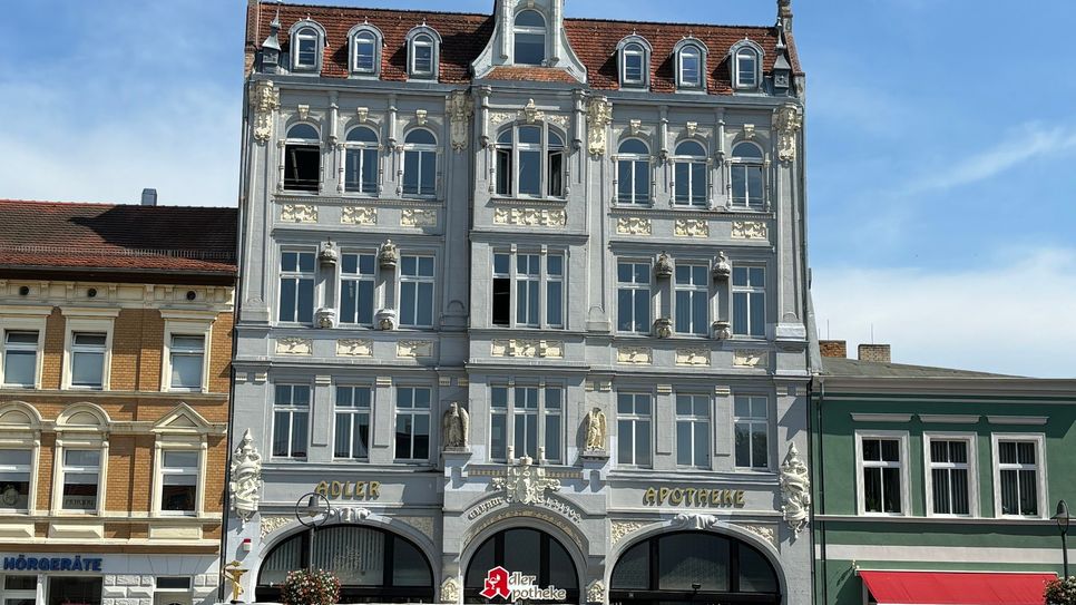 Nach der rund dreimonatigen Bauzeit kann Senftenbergs Marktfassade im Herbst wieder in voller Pracht erstrahlen.