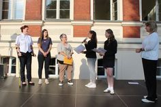 Mit einer großzügigen Spendenübergabe startete das Pestalozzi-Gymnasium ins neue Schuljahr.