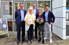 V.l.: Prof. Dr. Thomas Erler (Kuratoriumsvorsitzender der McDonald’s Kinderhilfe Stiftung), Sibylle Stahn (Hausleitung), Dr. Albrecht Grunske (Leitender Oberarzt Klinik für Kinder- und Jugendmedizin), Dagmar Frederic (Schirmherrin), Christian Bäcker (Direktor Kommunikation & Fundraising der McDonald’s Kinderhilfe Stiftung)