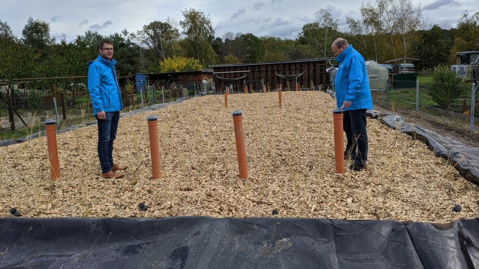 Bei der Abnahme der sanierten Pflanzenkläranlage in Casel-Siedlung. Foto: LWG