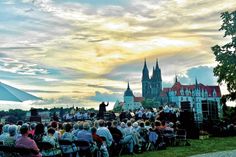 Die Elbland Philharmonie Sachsen »erzählt« auf dem Crassoberg Meißen von Feen und anderen Zauberwesen.