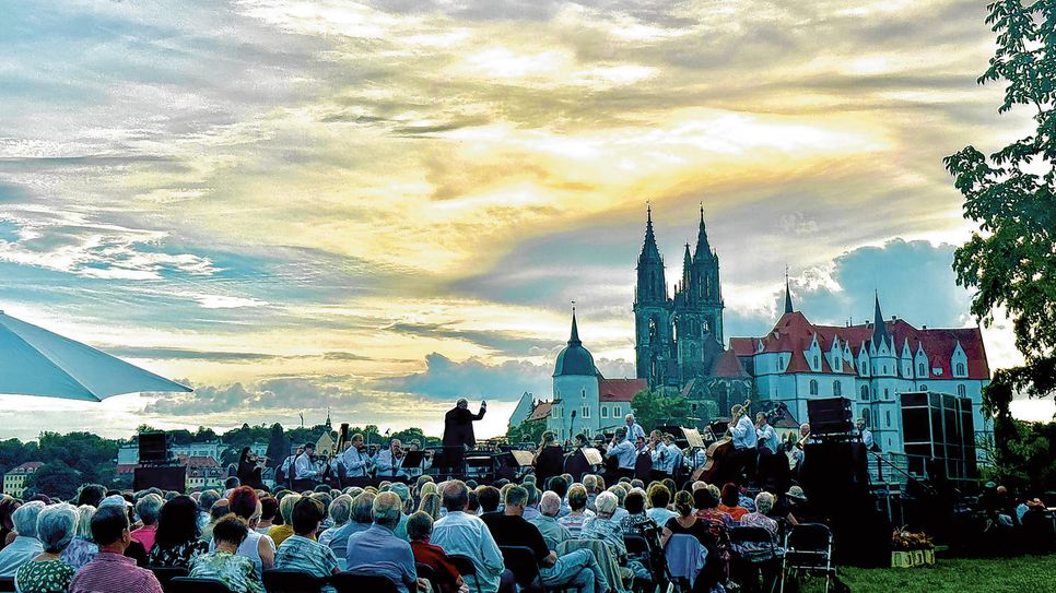 Die Elbland Philharmonie Sachsen »erzählt« auf dem Crassoberg Meißen von Feen und anderen Zauberwesen.